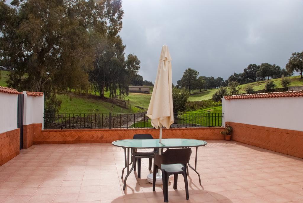 Apartamentos La Venta Del Charco Cardeña Chambre photo
