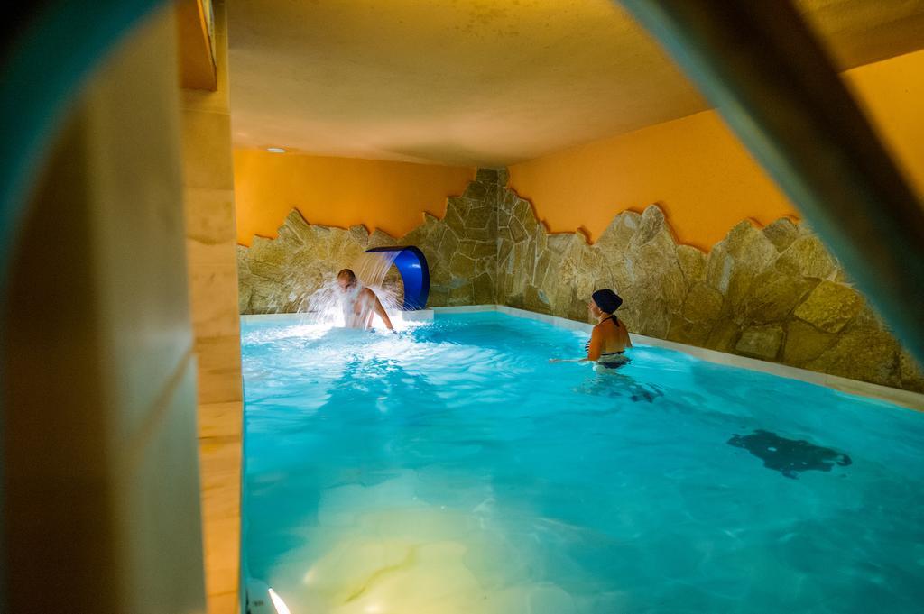 Apartamentos La Venta Del Charco Cardeña Chambre photo