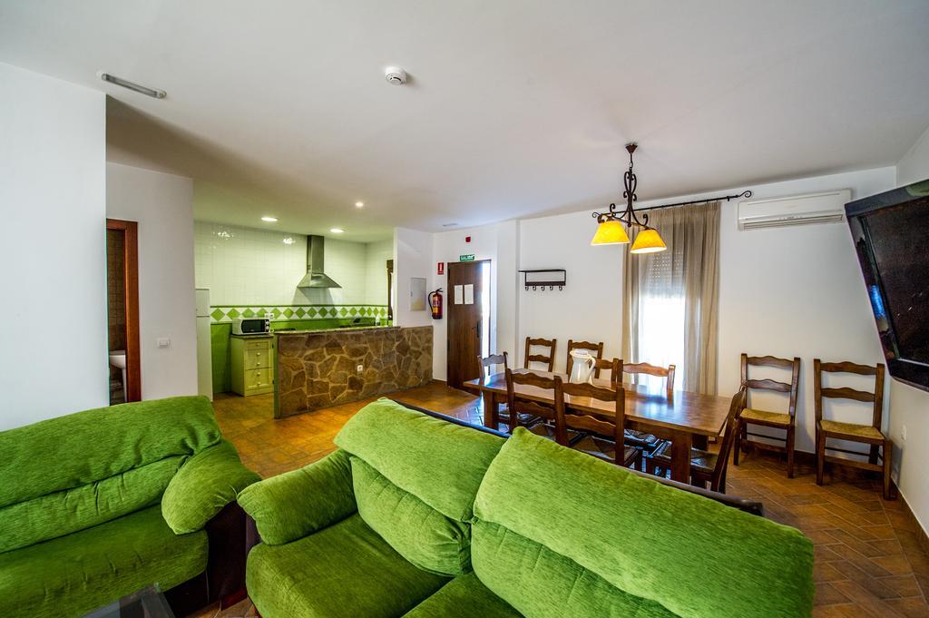 Apartamentos La Venta Del Charco Cardeña Chambre photo