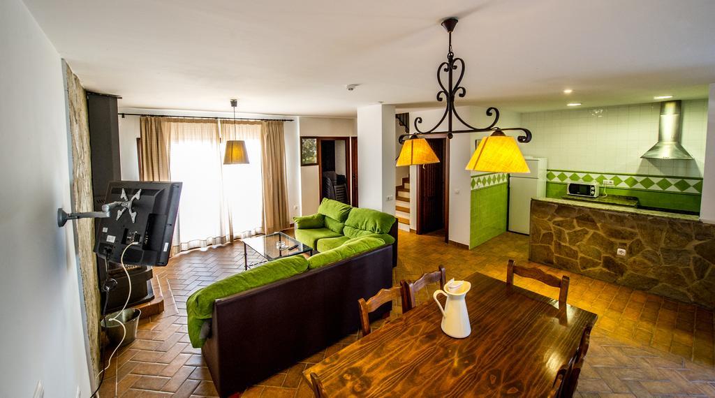 Apartamentos La Venta Del Charco Cardeña Chambre photo