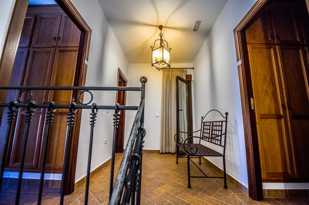 Apartamentos La Venta Del Charco Cardeña Chambre photo