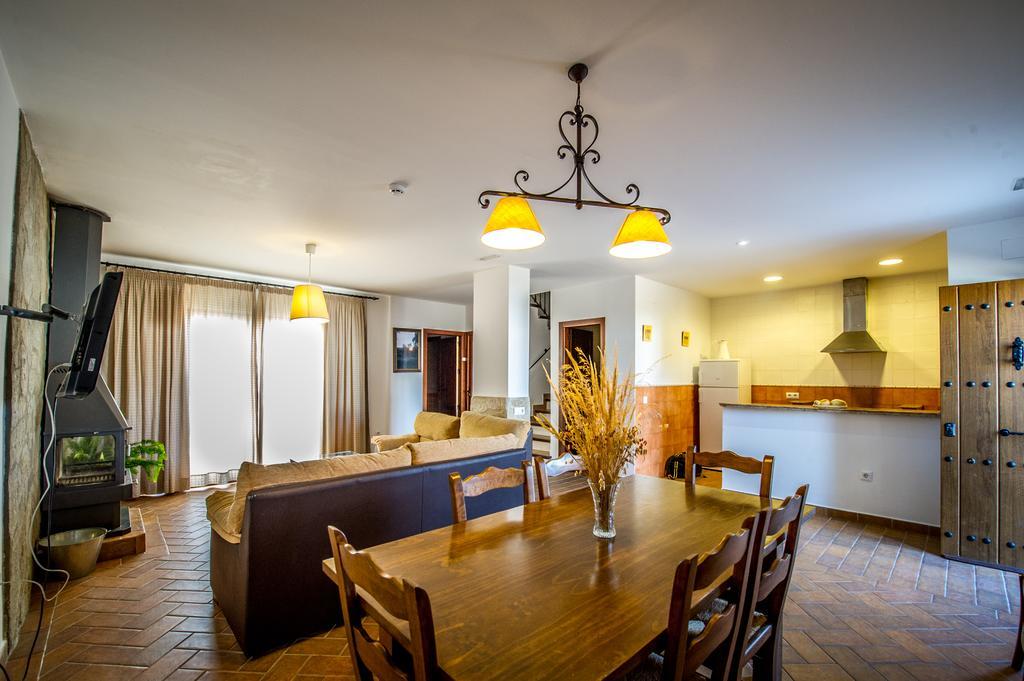 Apartamentos La Venta Del Charco Cardeña Extérieur photo